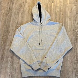 Beautiful Champion hoodie with Kangaroo pockets